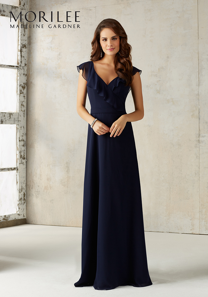 Please all of your girls with navy bridesmaid dresses in an elegant midnight blue hue, whether fitted and floor-length, mid-length or with a statement back