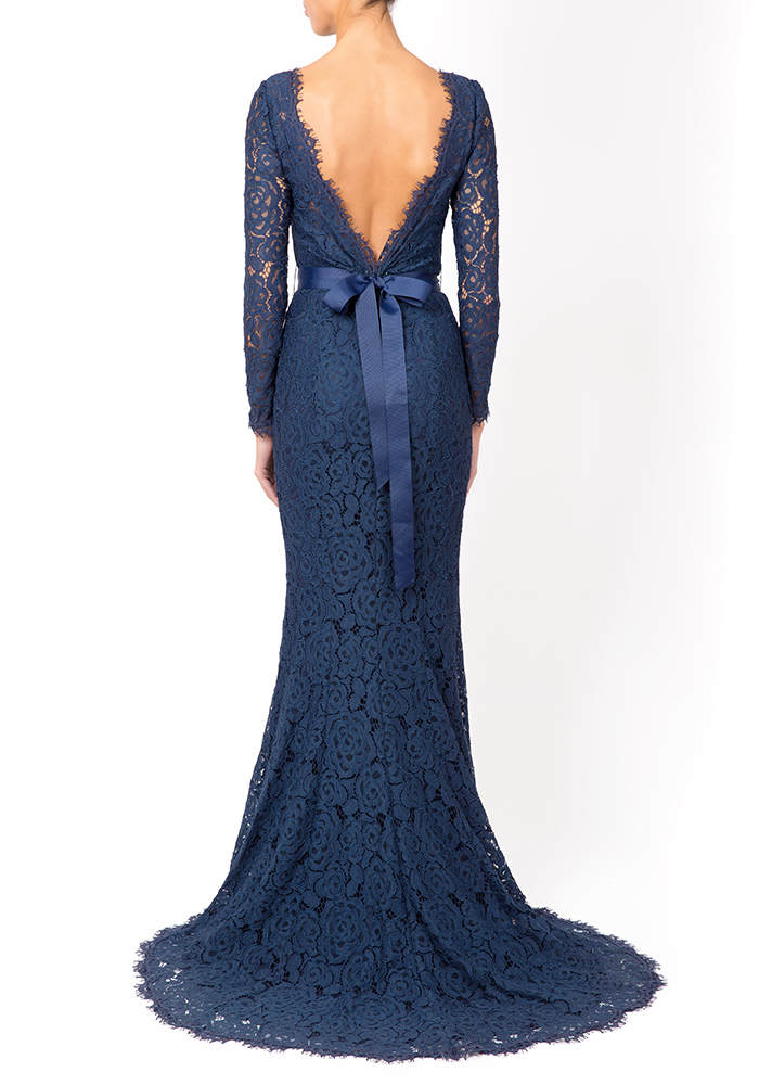Please all of your girls with navy bridesmaid dresses in an elegant midnight blue hue, whether fitted and floor-length, mid-length or with a statement back