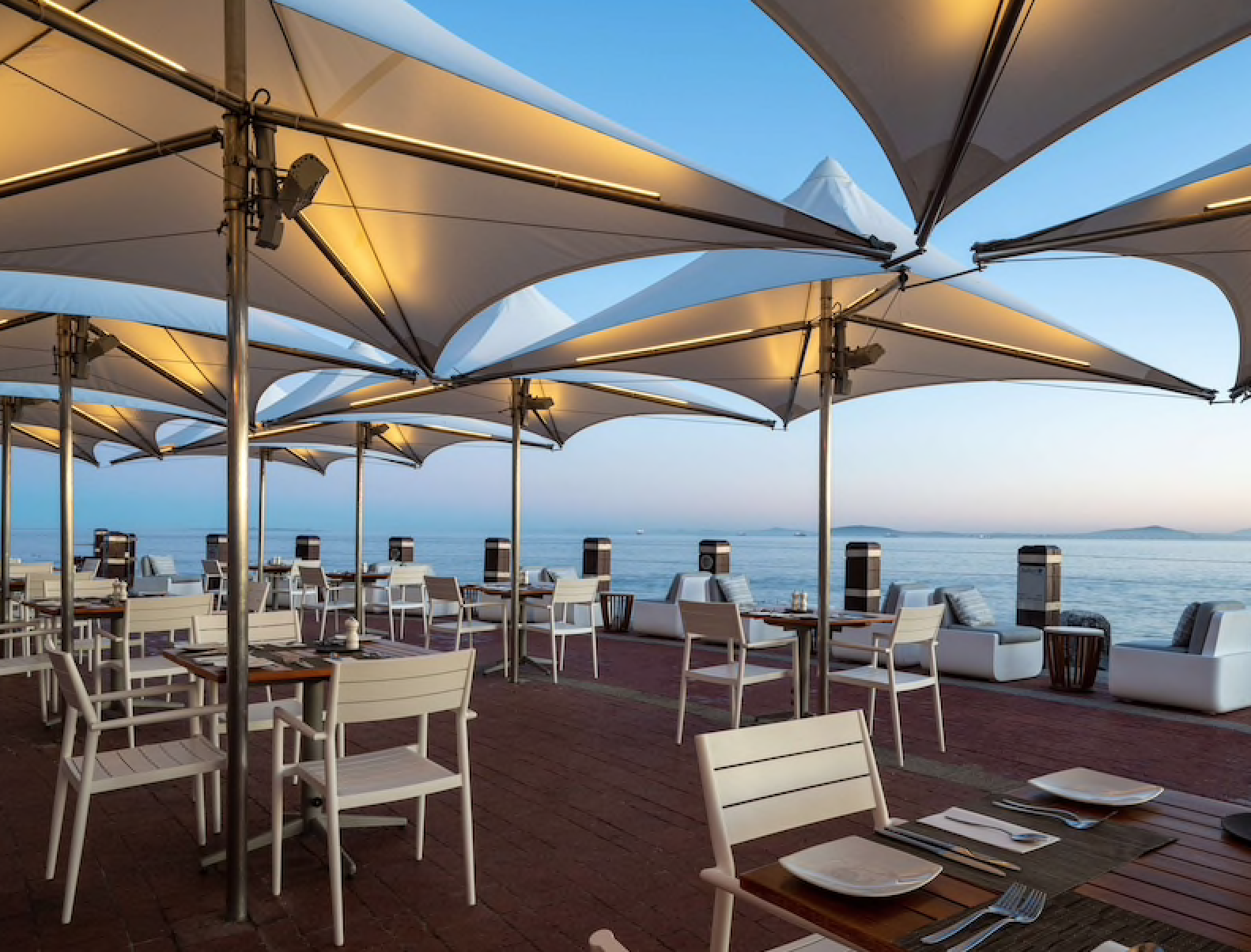 tobagos-terrace-restaurant-radisson-blu-waterfront-review